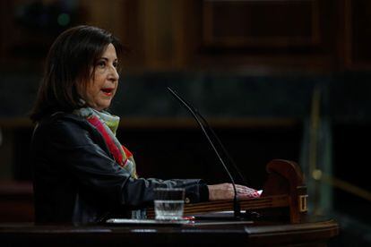 La ministra de Defensa, Margarita Robles, ayer en el Congreso reprochó a los 73 mandos retirados del Ejército que vulneren la neutralidad de las Fuerzas Armadas.