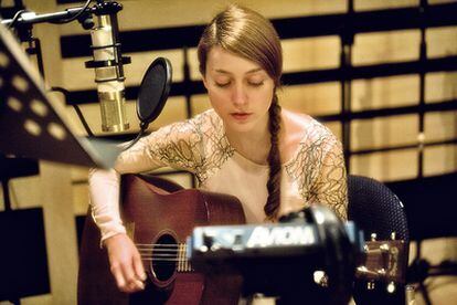 <b>Lourdes, tocando en el estudio Castle of Doom de Glasgow.</b>