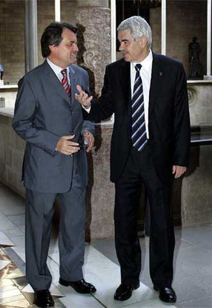 Artur Mas (a la izquierda) y Pasqual Maragall, antes de la entrevista.