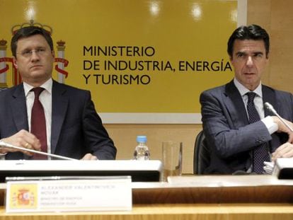 El ministro de Industria, Energ&iacute;a y Turismo, Jos&eacute; Manuel Soria (a la derecha), junto al ministro ruso de Energ&iacute;a, Alexander Novak, hoy en Madrid.