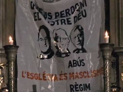 Pancarta desplegada en el santuario de Montserrat en protestas por los abusos.