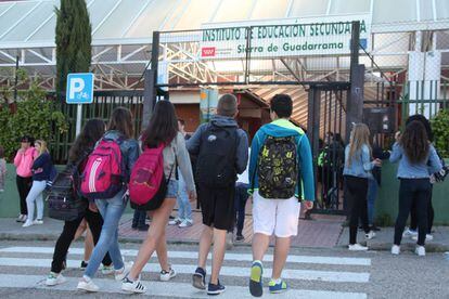 Entrada en el instituto de Guadarrama. 