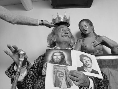 Salvador Dalí retratado por el fotógrafo vasco Alberto Schommer