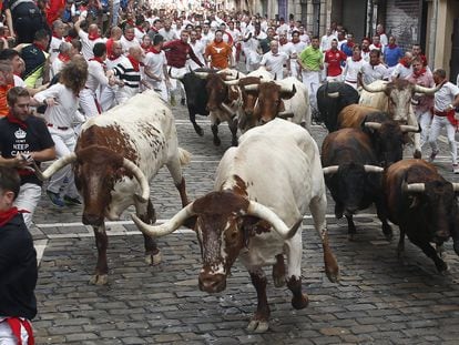 Un momento del encierro de los toros de Cebada Gago, el 8 de julio de 2019.