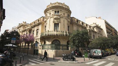 Fachada del palacio de Longoria, sede de la Sociedad General de Autores y Editores (SGAE), en la calle Fernando VI de Madrid.