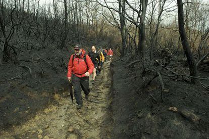 Ruta de los comuneros del Xur&eacute;s por la zona que ardi&oacute; a finales de marzo. 