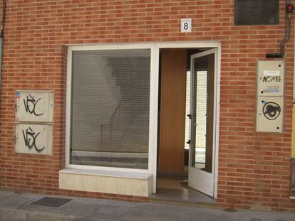 Portal de la calle Alegría, número 8, de Zaragoza, donde este lunes una mujer ha sido asesinada con arma blanca.