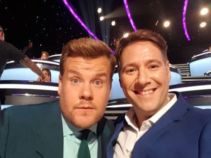 Carlos Latre con James Corden en un descanso del programa 'The world’s best'.