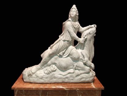 Estatua del dios Mithra hallada en Cabra en 1952.