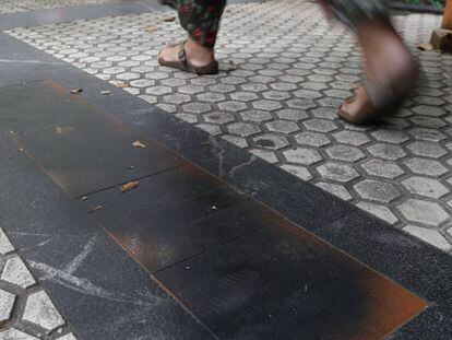 Las placas en memoria de cinco víctimas del terrorismo han sido saboteadas en San Sebastián. 