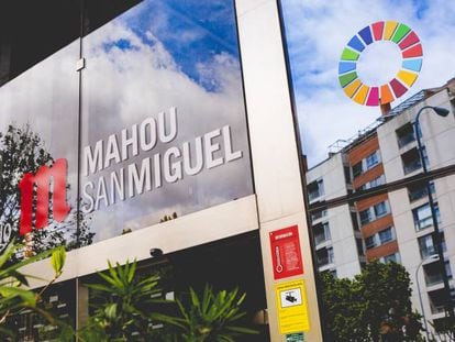 Logotipo de los ODS en la sede de Mahou San Miguel, en Madrid.