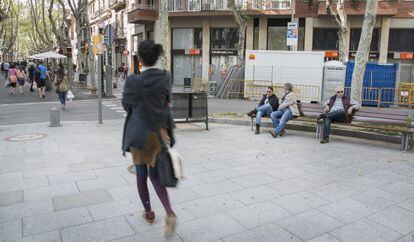 El Ayuntamiento quiere reemplazar las baldosas de la rambla por asfalto