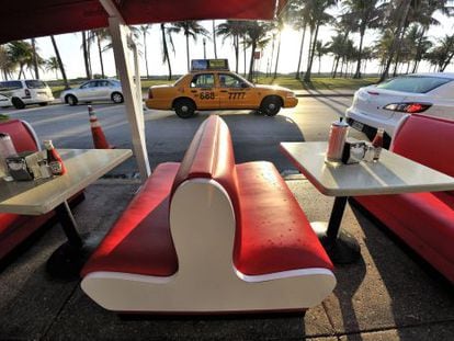 El café Beacon en Ocean Drive, South Miami Beach, el distrito 'art déco' favorito del asesino Dexter Morgan.