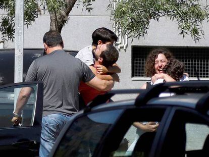 Familiares de las víctimas de un tiroteo de Aranjuez.