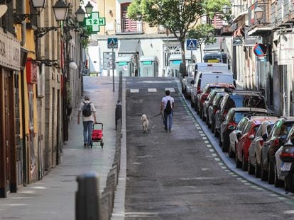 Calle de la Cava Baja con la plaza del Humilladero al fondo, la vía en la que supuestamente se produjo la agresión.