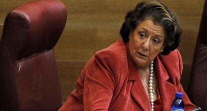 RITA BARBERÁ. La alcaldesa de Valencia cobra 87.000 euros anuales. El Gobierno pretende que su salario no supere los 69.000.
