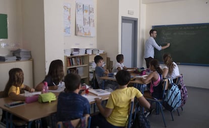 Un aula escolar en Sevilla en una imagen de archivo.