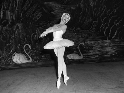 Maria Tallchief, interpretando El lago de los cisnes, en 1953.