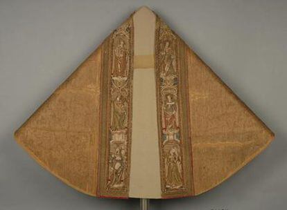 La capa de Carlos V que se expone en la catedral de Sevilla