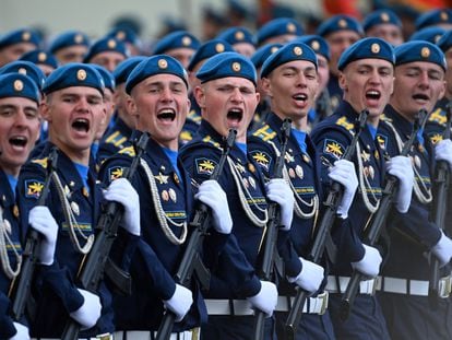 Soldados rusos desfilan en la Plaza Roja de Moscú con motivo del Día de la Victoria, el pasado día 9.