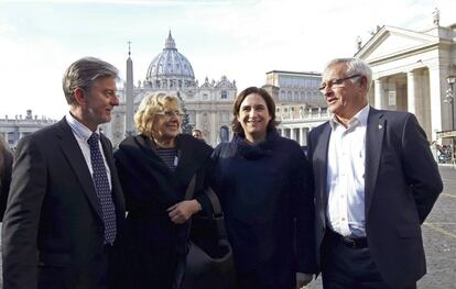 Els alcaldes Manuela Carmena (Madrid), Ada Colau (Barcelona), Pedro Santisteve (Saragossa) i Joan Ribó (València).