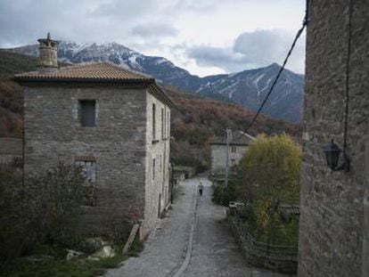 La banda ancha avanza en España de forma desigual. La orografía y la dispersión dificultan su despliegue en el mundo rural, que demanda conectividad para su desarrollo