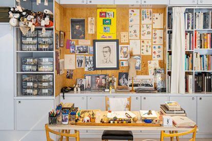 El lugar de trabajo de Yves Saint Laurent en el museo dedicado al diseñador en la capital francesa.