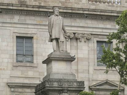 Escultura de Antonio López en Barcelona.