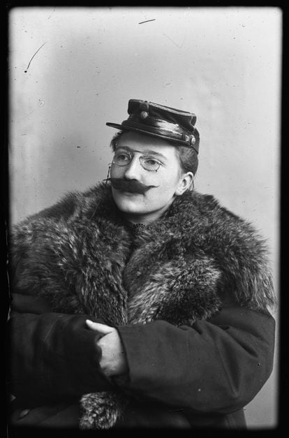 'Bolette Berg con bigote' (1894-1903).
