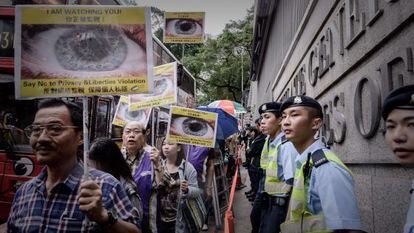 Marcha a favor de Edward Snowden ante el consulado de EEUU en Hong Kong.