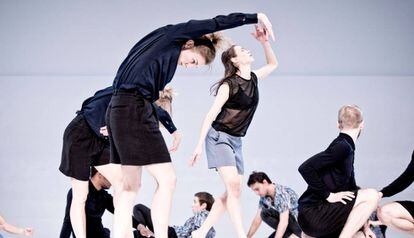 Cullberg Ballet interpretant la coreografia 'Figure a sea' (2015). 
