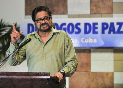 El comandante Iv&aacute;n M&aacute;rquez ofrece una conferencia de prensa en Cuba