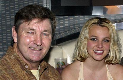 Britney Spears, junto a su padre, James Spears, en una foto de 2006.