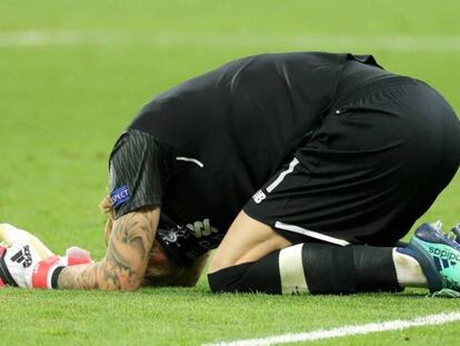 FOTO: El portero del Liverpool, Loris Karius, hundido en la final de Kiev. / VÍDEO: Declaraciones del entrenador del Liverpool, Jürgen Klopp, tras el partido.