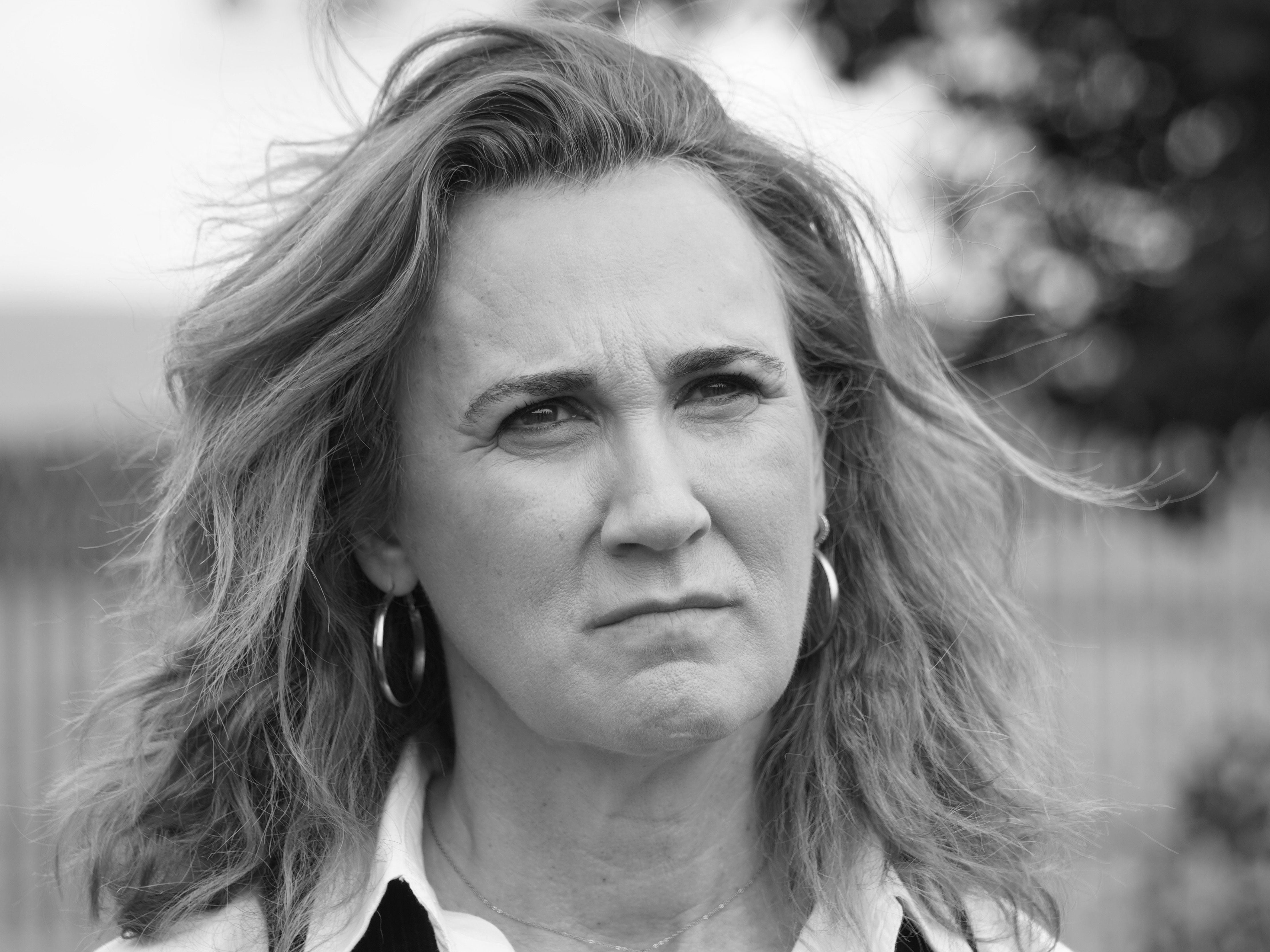 A cabeça de lista de Sumar às eleições europeias, Estrella Galán, durante a sua visita ao Memorial-Fosa 'La Barranca', no dia 30 de maio de 2024, em Lardero, La Rioja (Espanha).  Cabeça de lista da coligação SUMAR para as eleições europeias de 9 de julho, Estrella Galán viajou a Lardero para ir ao Memorial-Fosa 'La Barranca', juntamente com os candidatos de La Rioja para as eleições para o Parlamento Europeu no próximo dia 9 de junho .  30 DE MAIO DE 2024;ESTRELLA GALÁN;MEMORIAL-FOSA LA BARRANCA;LARDERO;LA RIOJA Alberto Ruiz / Europa Press 30/05/2024