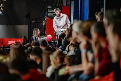 Gerard Piqué, presidente de la Kings League, en el palco VIP.