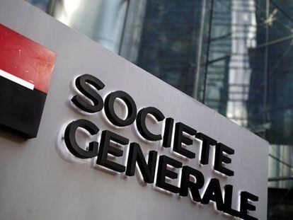 Logotipo de Société Générale en su sede en Paris. 