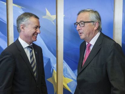 El lehendakari I&ntilde;igo Urkullu es recibido por el presidente de la Comisi&oacute;n Europea, Jean-Claude Juncker en mayo.