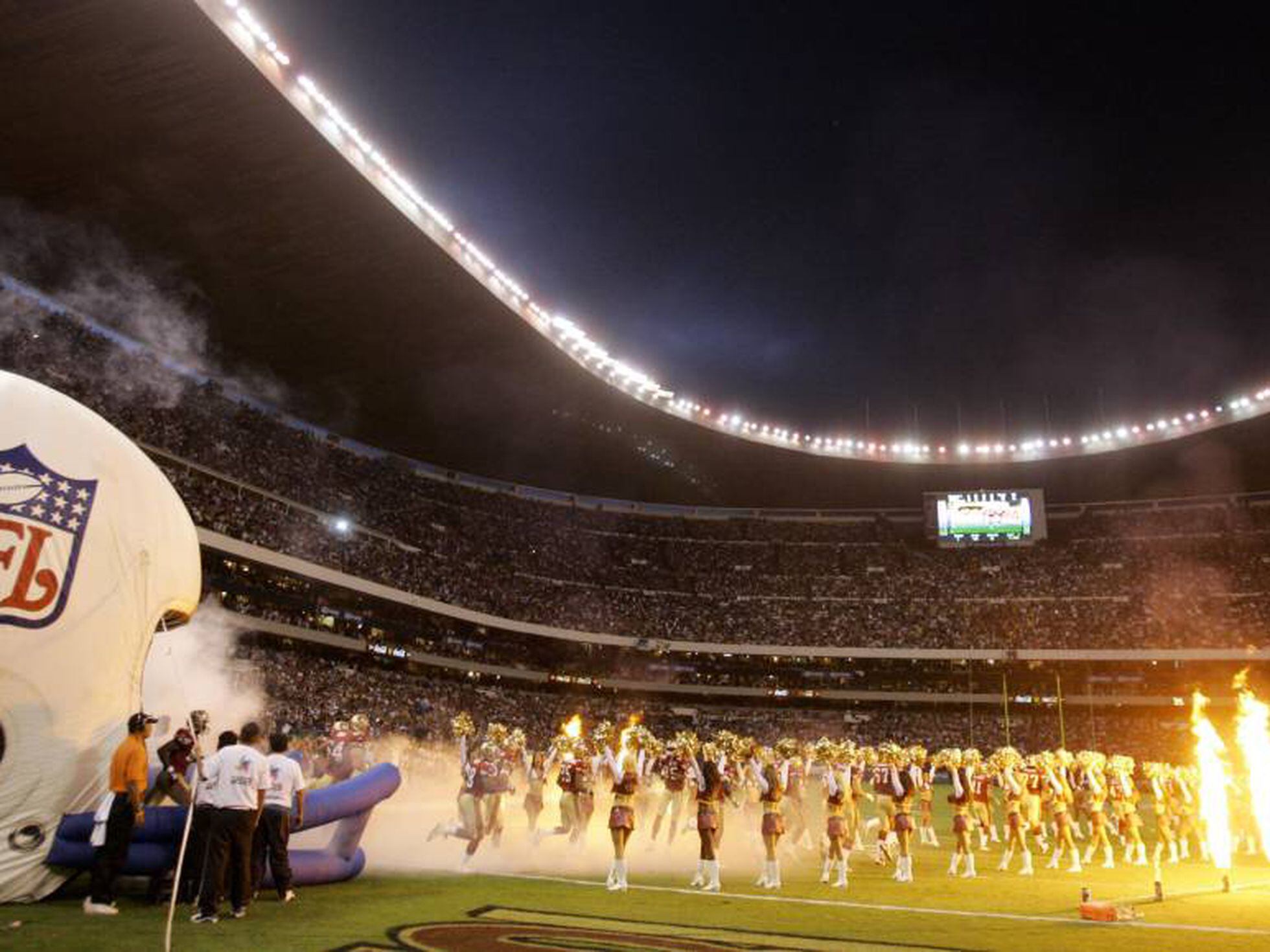 Es la mejor opción el Estadio Azteca para un juego de NFL en México? •  Primero y Diez