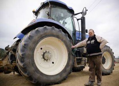 Antonio Lambea pudo comprarse este tractor de 100.000 euros.