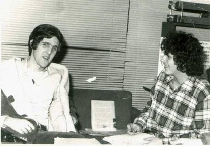 Reed Brody, a la derecha, con John Kerry en 1972.