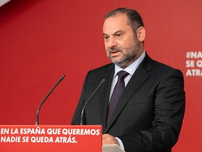 El secretario de Organización del PSOE y ministro de Fomento, José Luis Ábalos, tras la reunión de la Ejecutiva Federal del PSOE el pasado 19 de octubre.