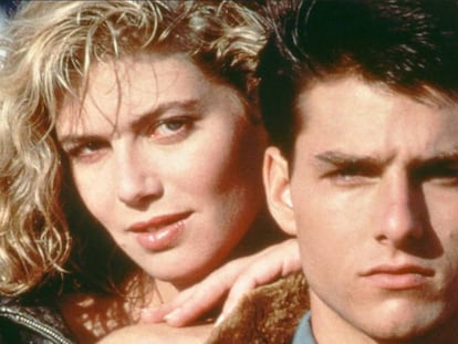 Kelly McGillis y Tom Cruise son una de las parejas más reconocibles del cine de los ochenta gracias a 'Top Gun', fantasía escapista de vuelo y romance que arrasó en taquilla y los convirtió a los dos en estrellas. Pero solo él está en la segunda parte que se estrena el año que viene. En vídeo, el tráiler de la primera película.