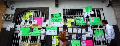 Mensajes y fotografías de los desaparecidos, en el barrio de Tepito.