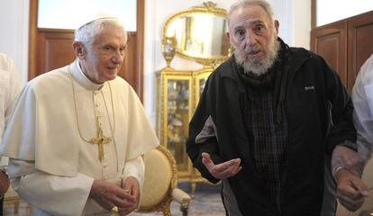 Benedicto XVI durante la reunión que ha mantenido con Fidel Castro.