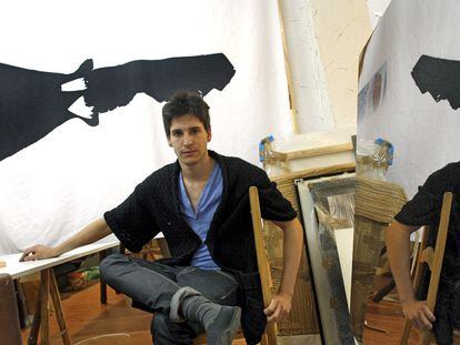 El diseñador de moda Pablo Ruiz Galán en su estudio.