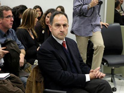 Pedro Varela declara ante el juez por la venta de libros ultra, en 2010.