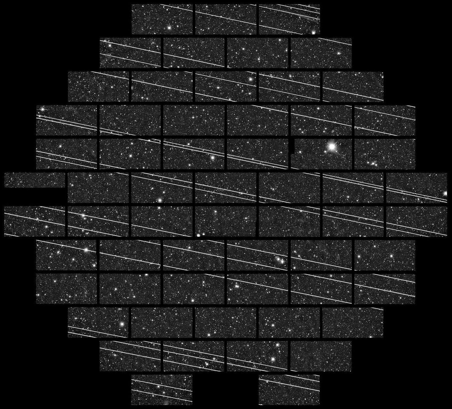 Una veintena de satélites Starlink fotografiados en noviembre de 2019 en el Observatorio Interamericano Cerro Tololo (CTIO) por los astrónomos Clara Martínez-Vázquez y Cliff Johnson.
