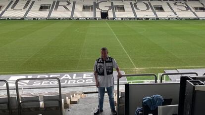 Luis Chicote posa en las gradas del estadio El Plantío a finales del pasado noviembre.