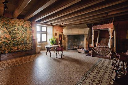 Aunque es uno de los menos conocidos en el valle del Loira, el castillo de Langeais es uno de los pocos que conservan en buen estado el interior original, con suelos de mosaico y muebles auténticos del siglo XV.